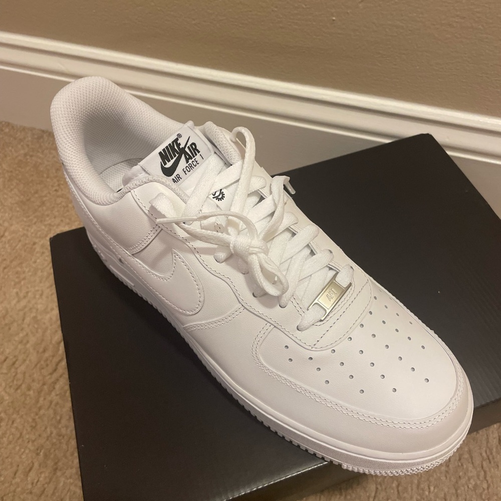 Brand new Uptown Nike sneakers size 10.5 men